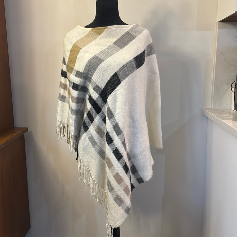 Women’s Cape Poncho Plaid
